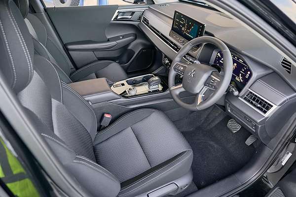 2025 Mitsubishi Outlander LS ZM