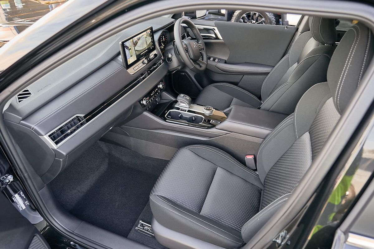 2025 Mitsubishi Outlander LS ZM