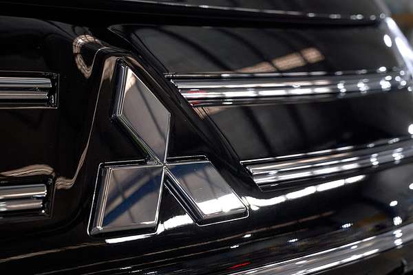 2025 Mitsubishi Outlander LS ZM