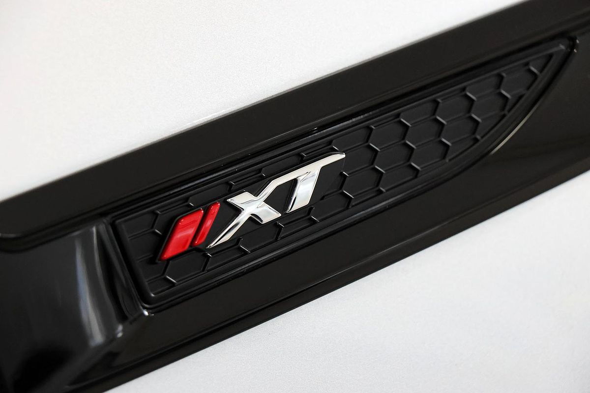 2025 Isuzu MU-X X-TERRAIN