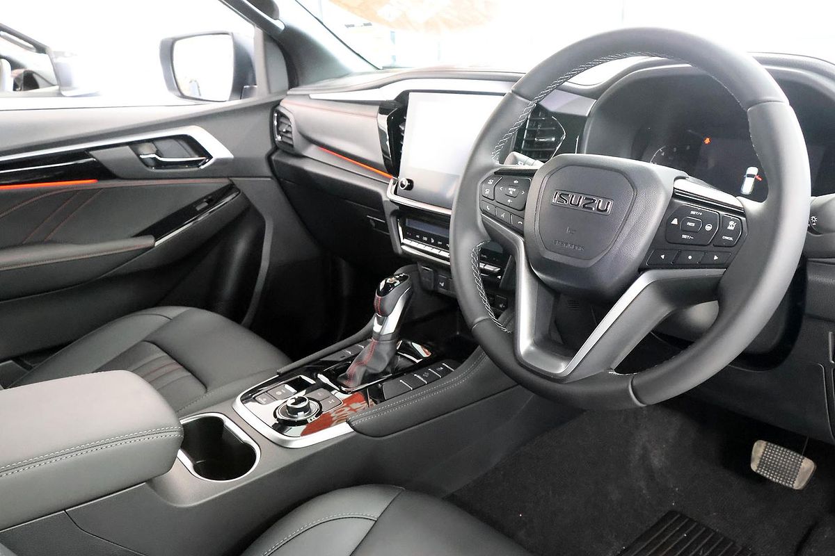 2025 Isuzu MU-X X-TERRAIN