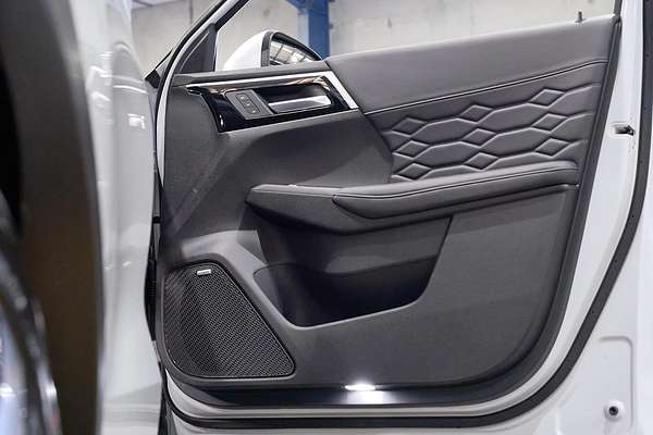 2025 Mitsubishi Outlander Exceed ZM