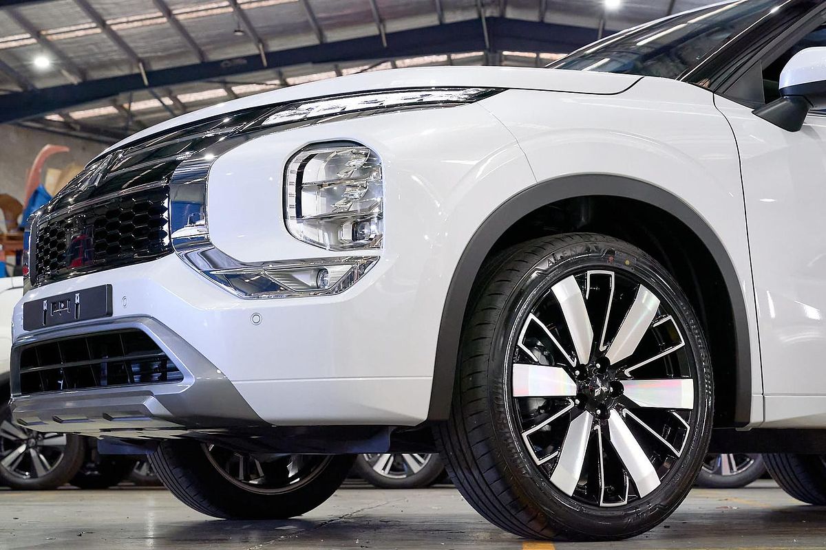 2025 Mitsubishi Outlander Exceed ZM