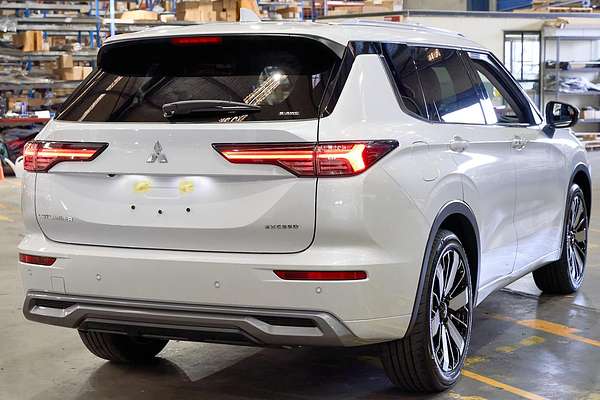 2025 Mitsubishi Outlander Exceed ZM