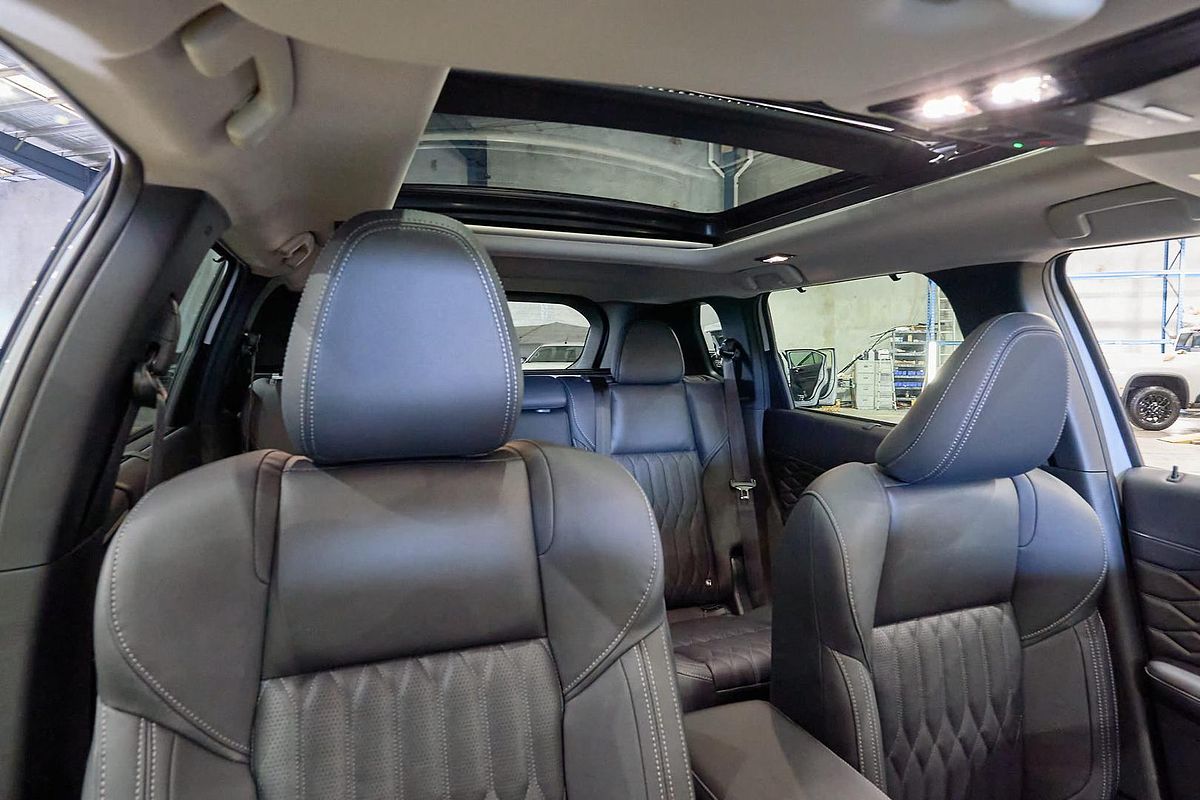 2025 Mitsubishi Outlander Exceed ZM