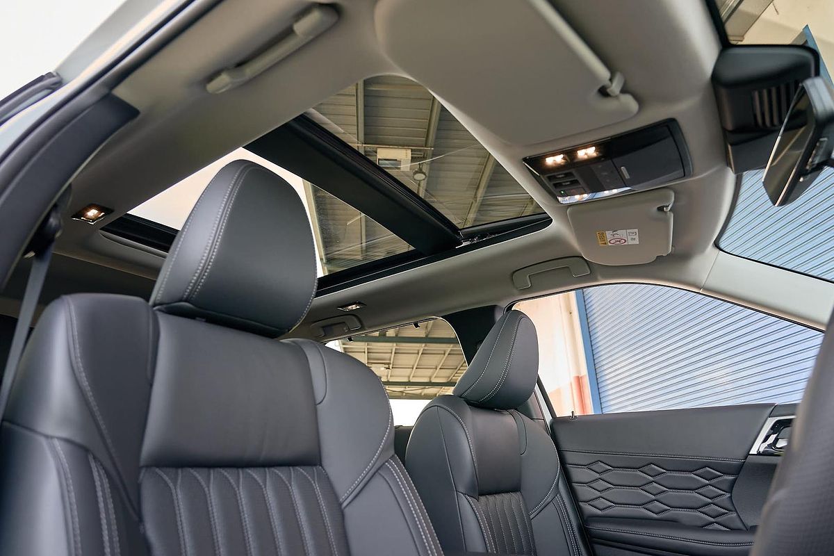 2025 Mitsubishi Outlander Exceed ZM