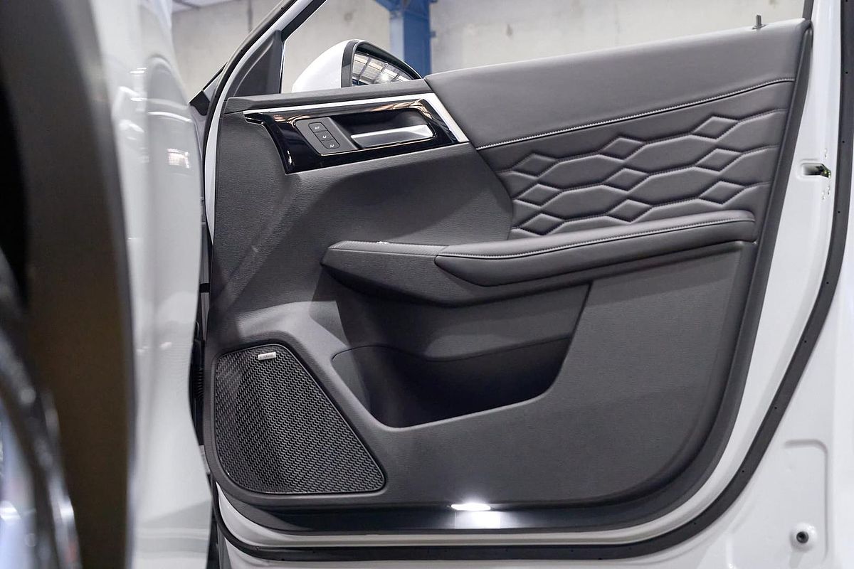 2025 Mitsubishi Outlander Exceed ZM