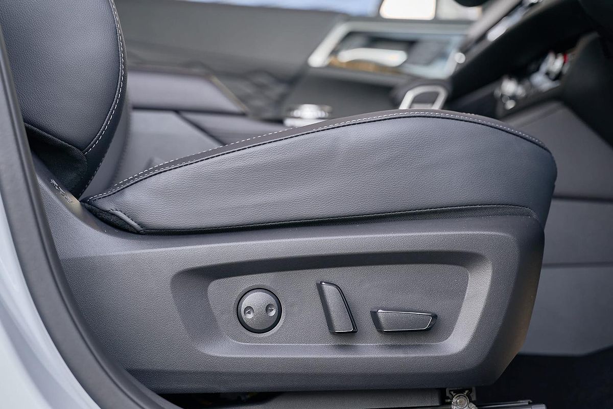 2025 Mitsubishi Outlander Exceed ZM