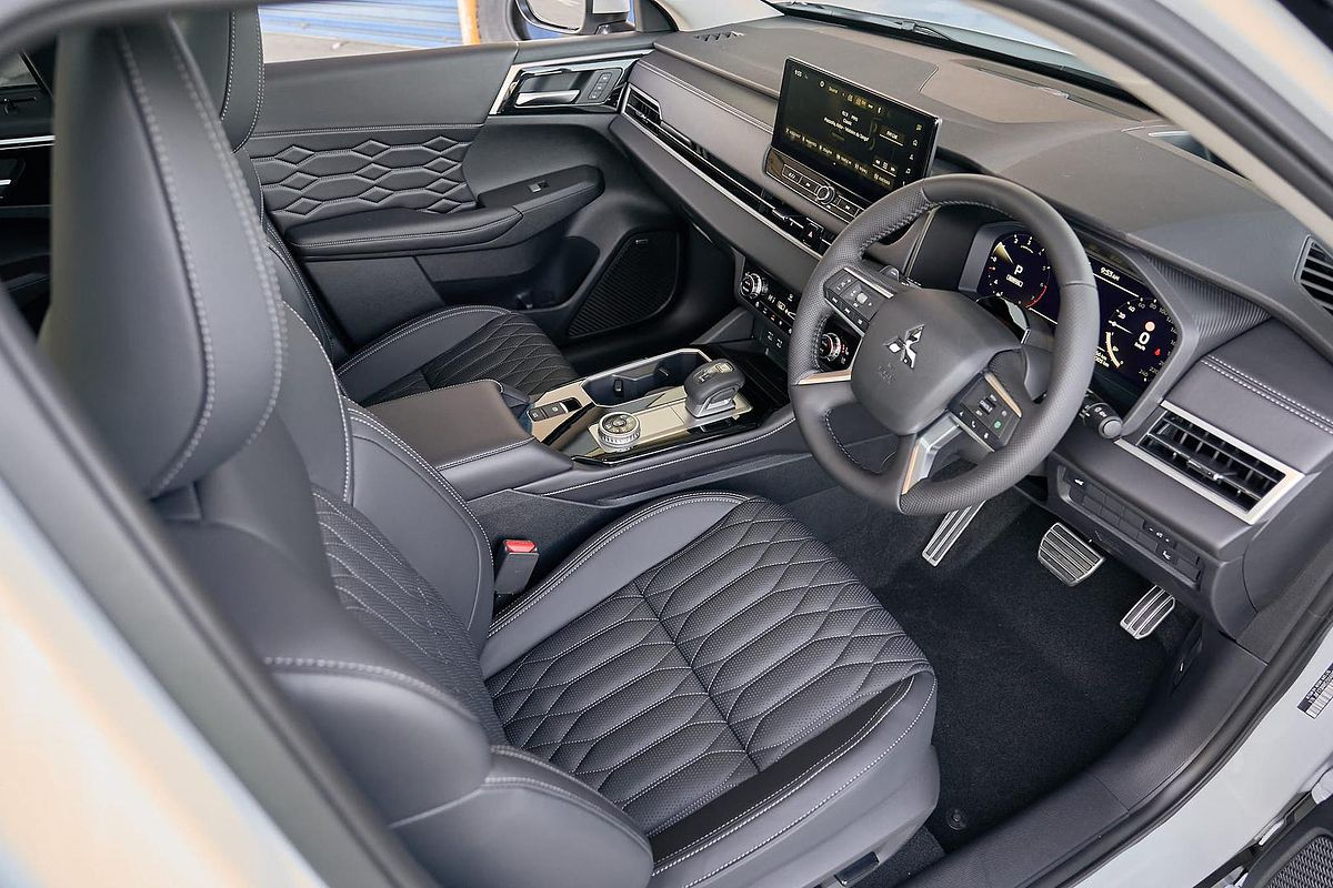 2025 Mitsubishi Outlander Exceed ZM