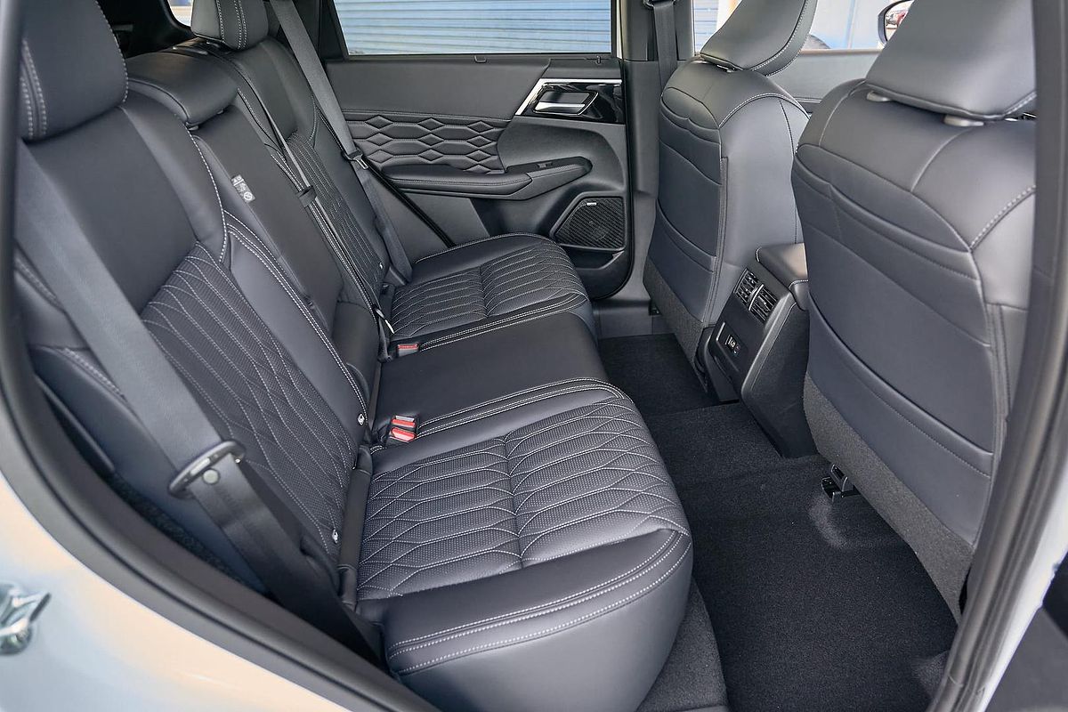 2025 Mitsubishi Outlander Exceed ZM