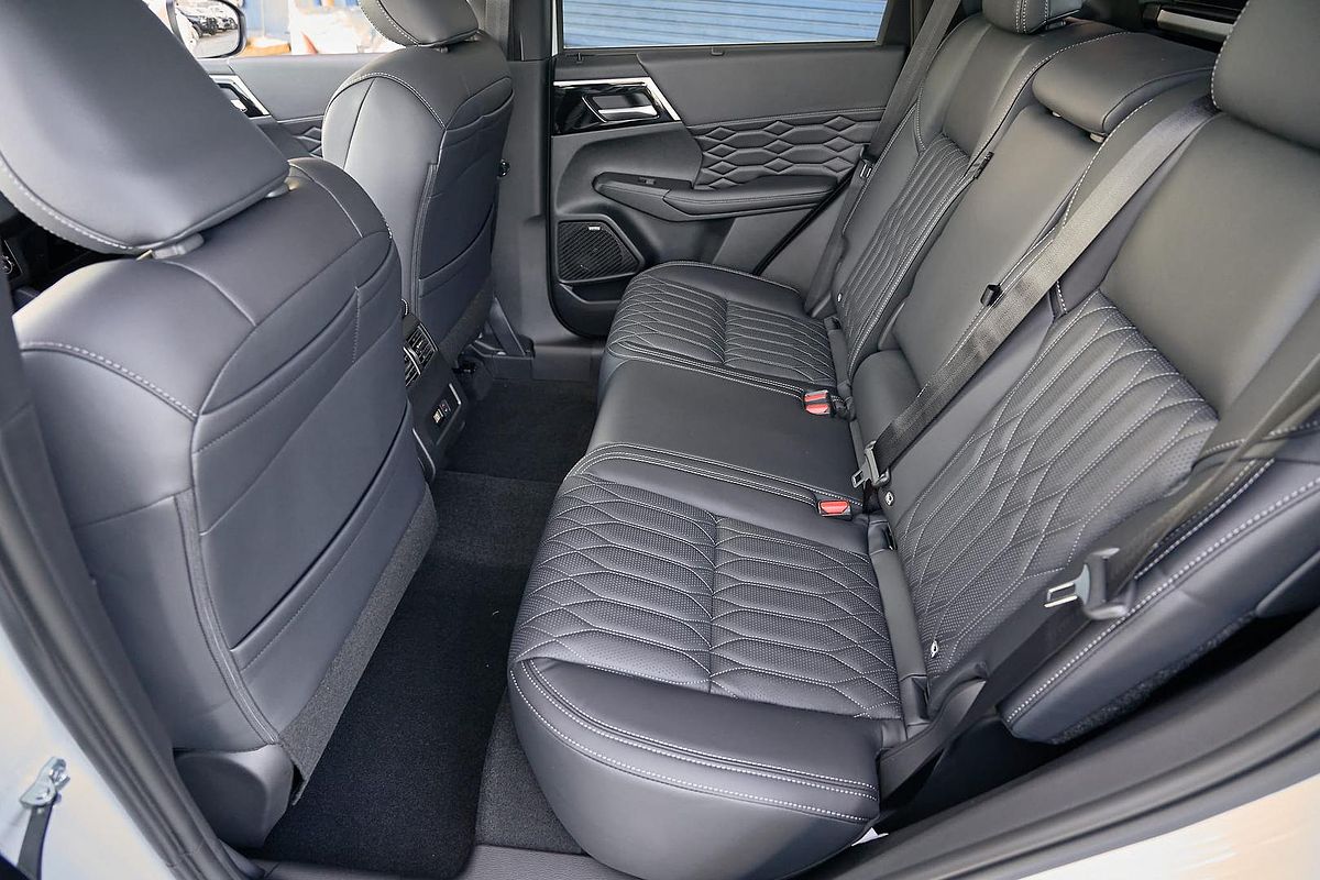 2025 Mitsubishi Outlander Exceed ZM