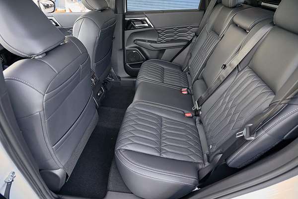 2025 Mitsubishi Outlander Exceed ZM