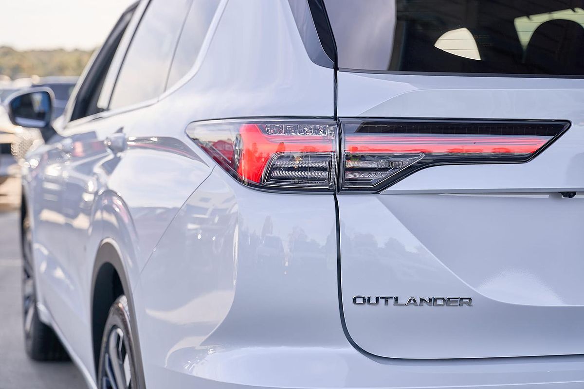 2025 Mitsubishi Outlander Exceed ZM