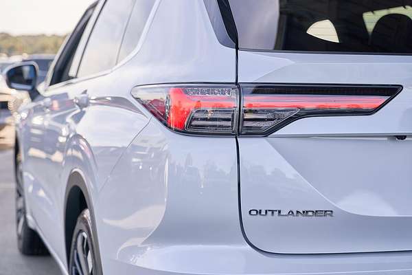 2025 Mitsubishi Outlander Exceed ZM