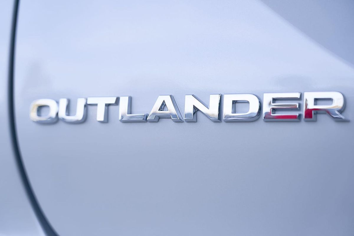 2025 Mitsubishi Outlander Exceed ZM
