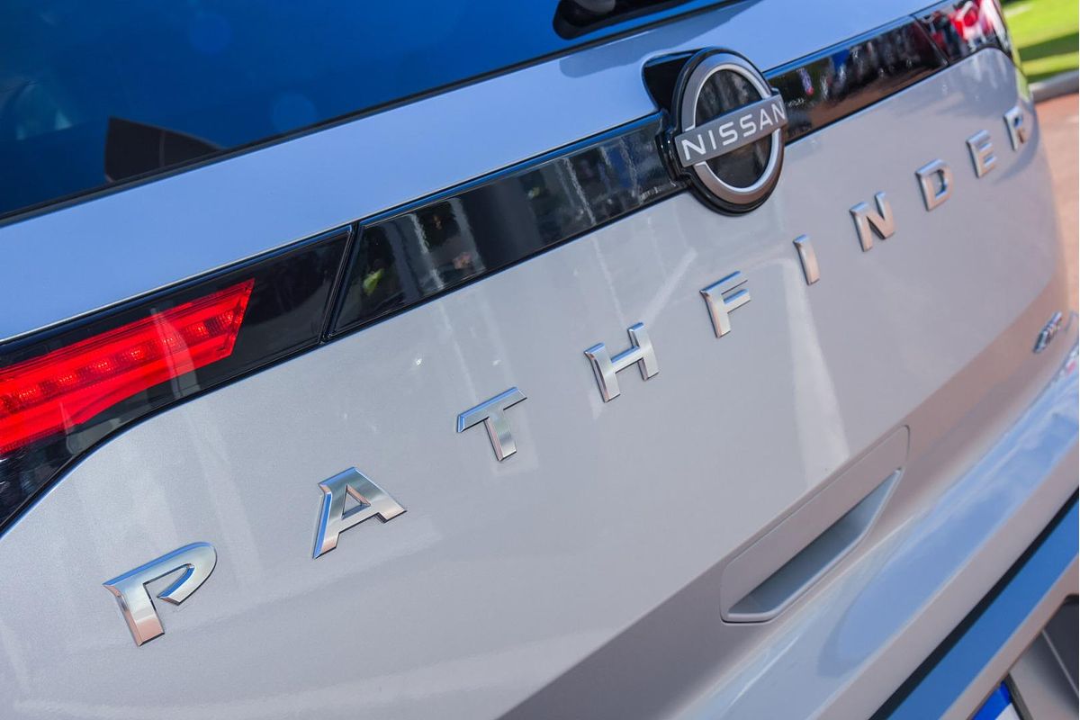 2023 Nissan Pathfinder Ti-L R53