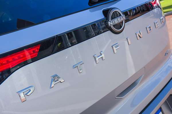 2023 Nissan Pathfinder Ti-L R53