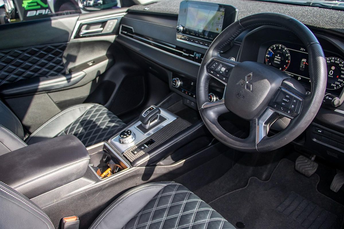 2021 Mitsubishi Outlander Exceed ZM