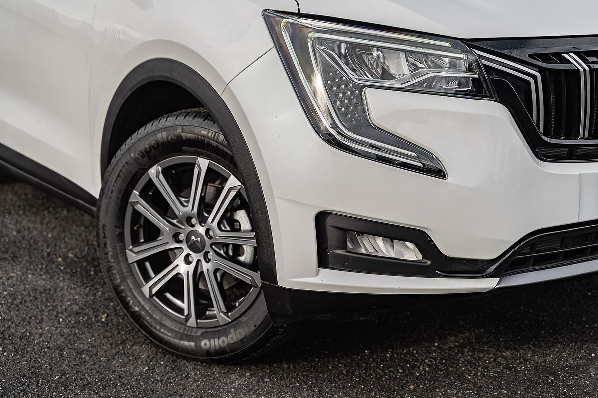 2023 Mahindra XUV700 AX7L