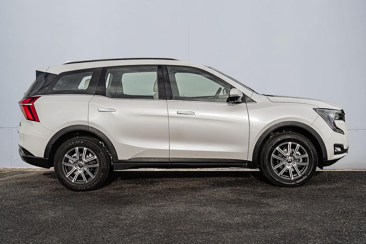 2023 Mahindra XUV700 AX7L