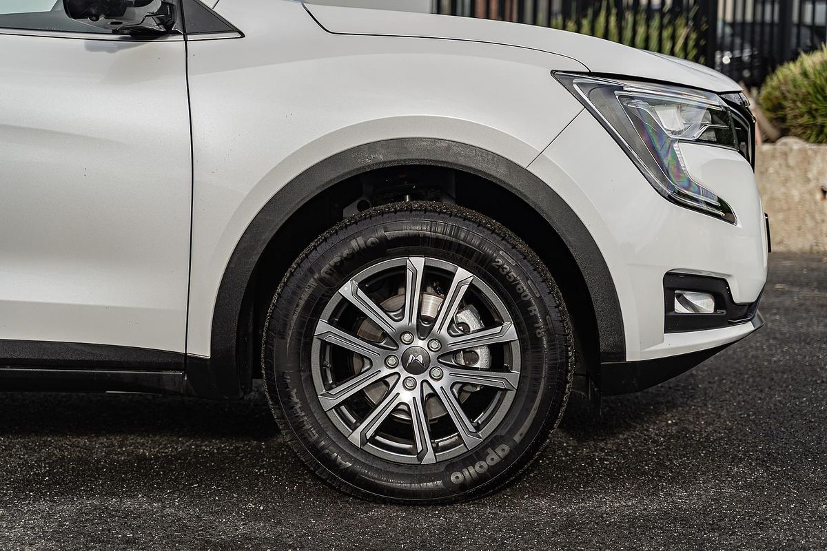 2023 Mahindra XUV700 AX7L