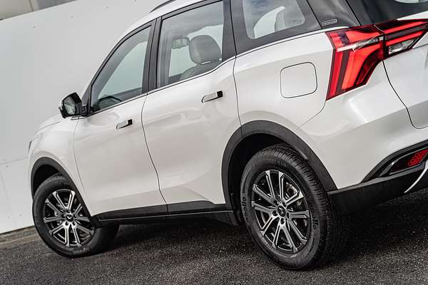 2023 Mahindra XUV700 AX7L