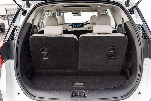 2023 Mahindra XUV700 AX7L