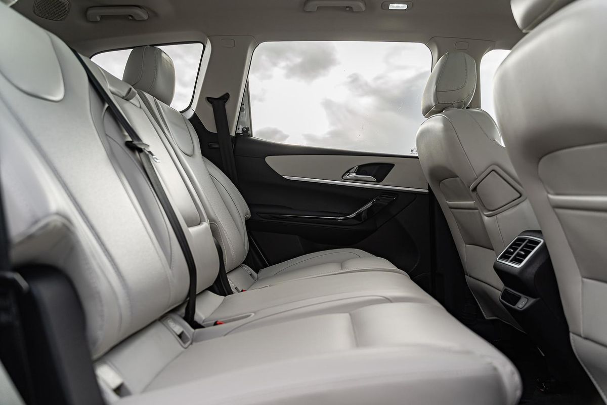 2023 Mahindra XUV700 AX7L