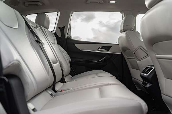2023 Mahindra XUV700 AX7L