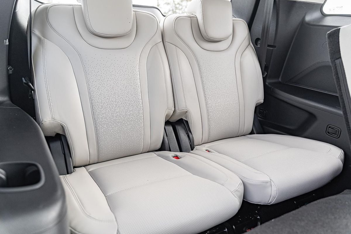2023 Mahindra XUV700 AX7L