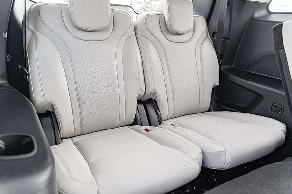 2023 Mahindra XUV700 AX7L