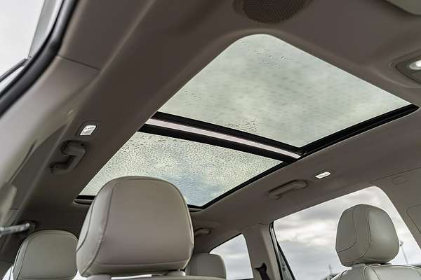 2023 Mahindra XUV700 AX7L