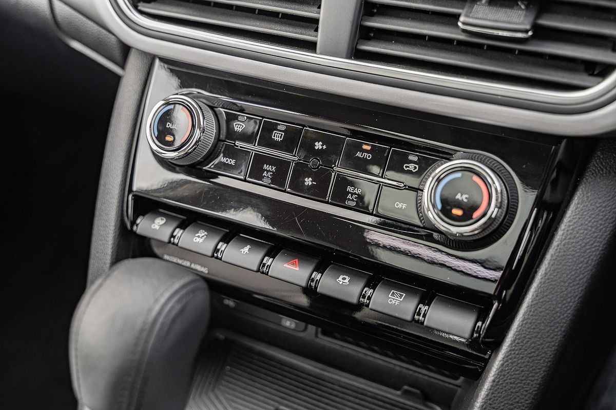 2023 Mahindra XUV700 AX7L