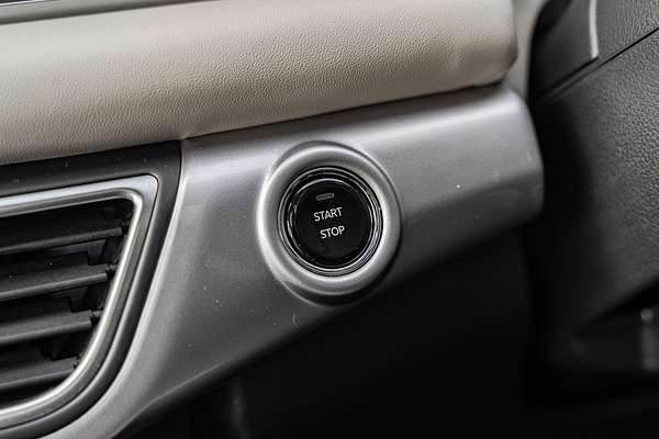 2023 Mahindra XUV700 AX7L