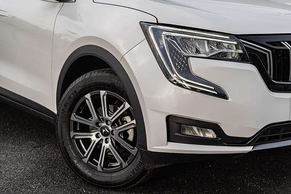 2023 Mahindra XUV700 AX7L