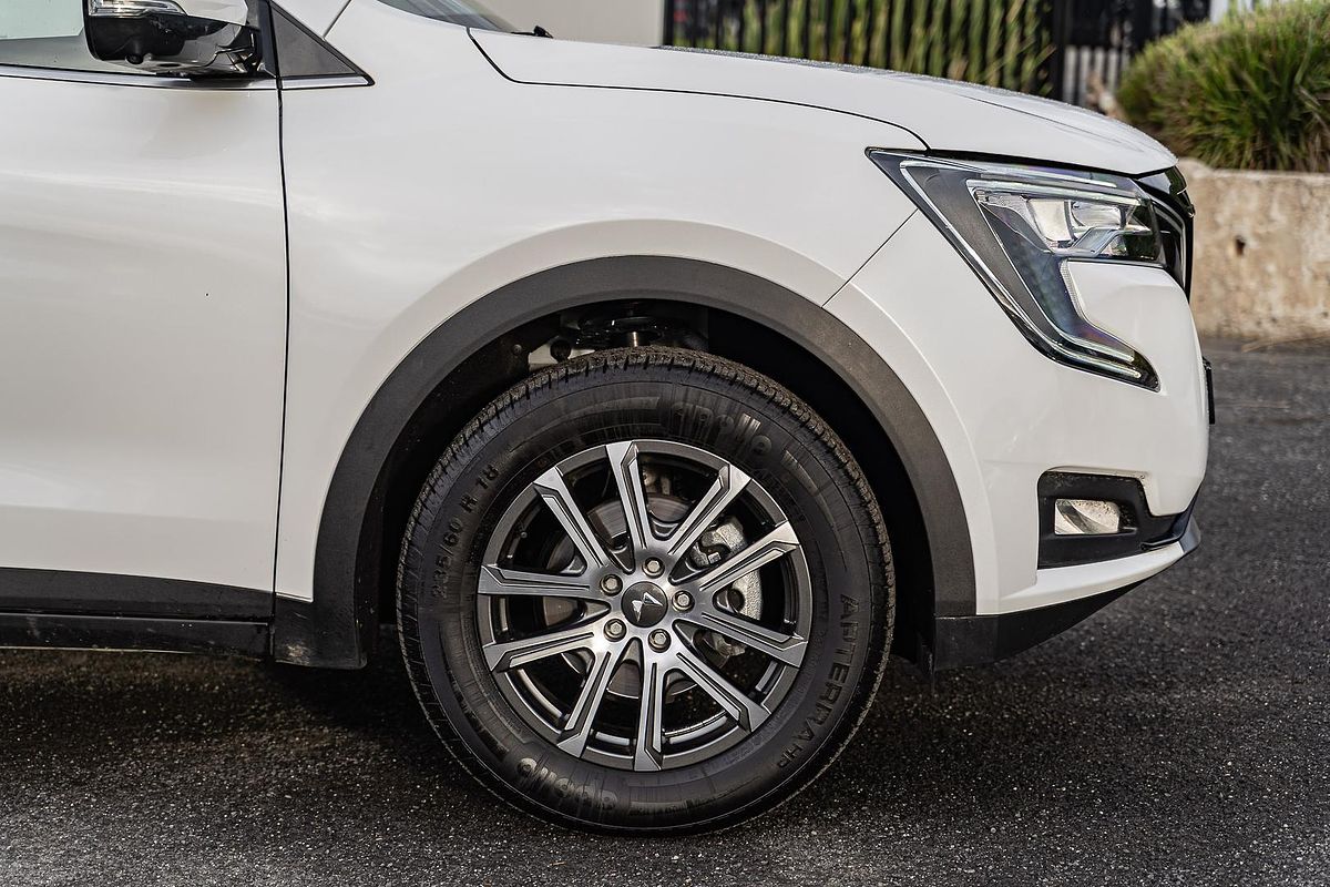 2023 Mahindra XUV700 AX7L