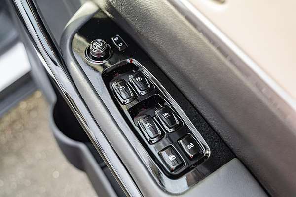 2023 Mahindra XUV700 AX7L