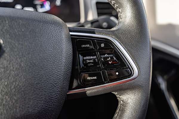 2023 Mahindra XUV700 AX7L