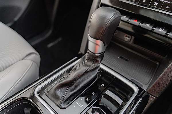 2023 Mahindra XUV700 AX7L