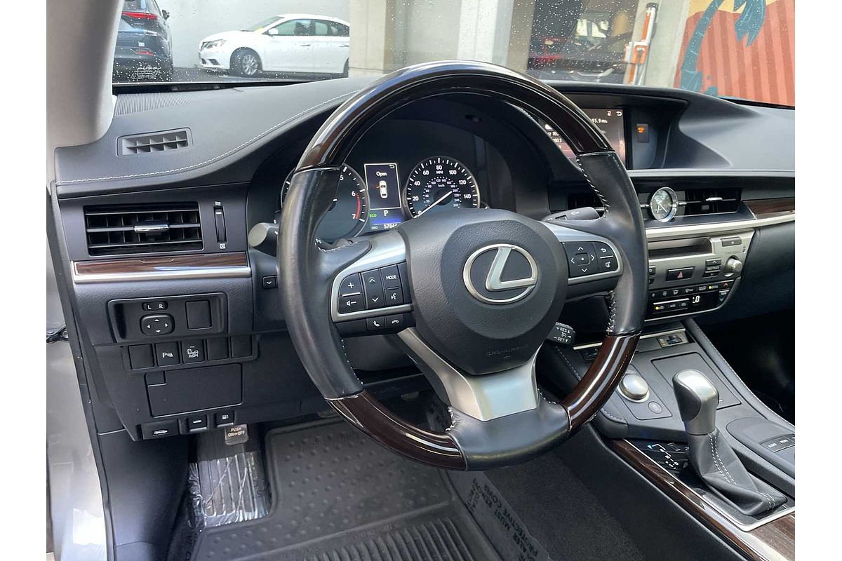 2016 Lexus ES