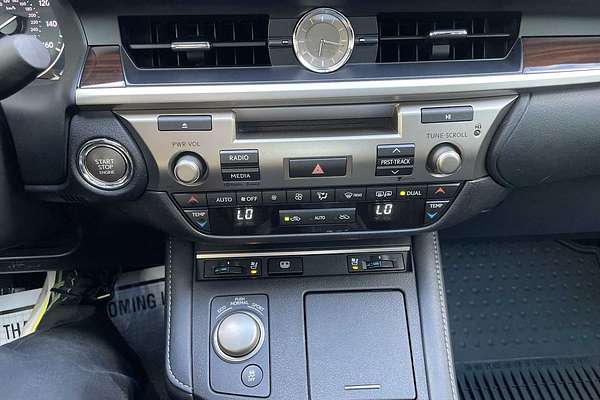2016 Lexus ES