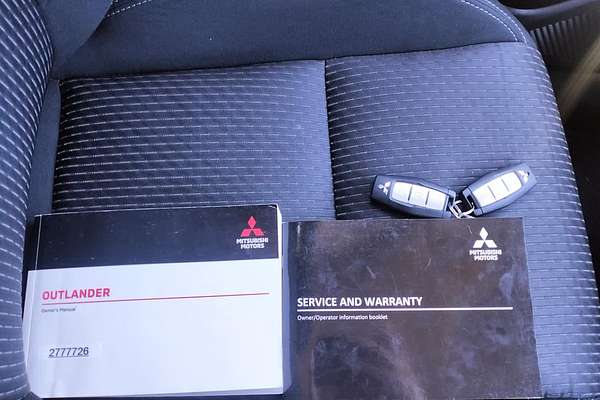 2022 Mitsubishi Outlander ES ZM
