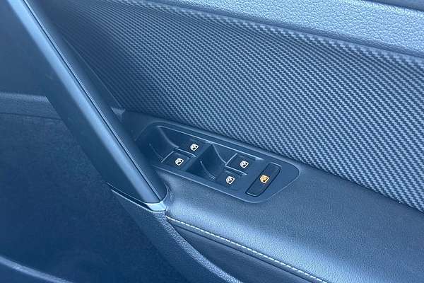 2015 Volkswagen Golf R Wolfsburg Edition 7