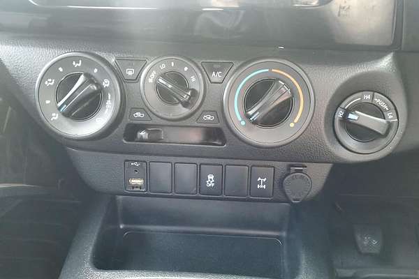 2017 Toyota Hilux SR GUN126R 4X4