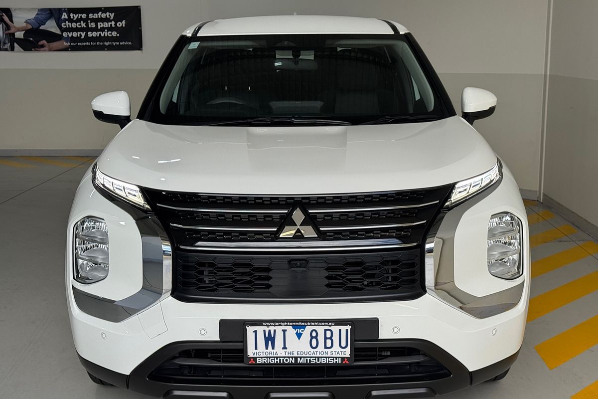 2022 Mitsubishi Outlander ES ZM