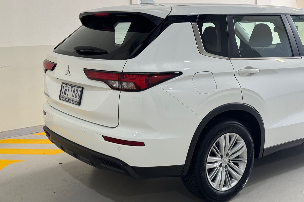 2022 Mitsubishi Outlander ES ZM