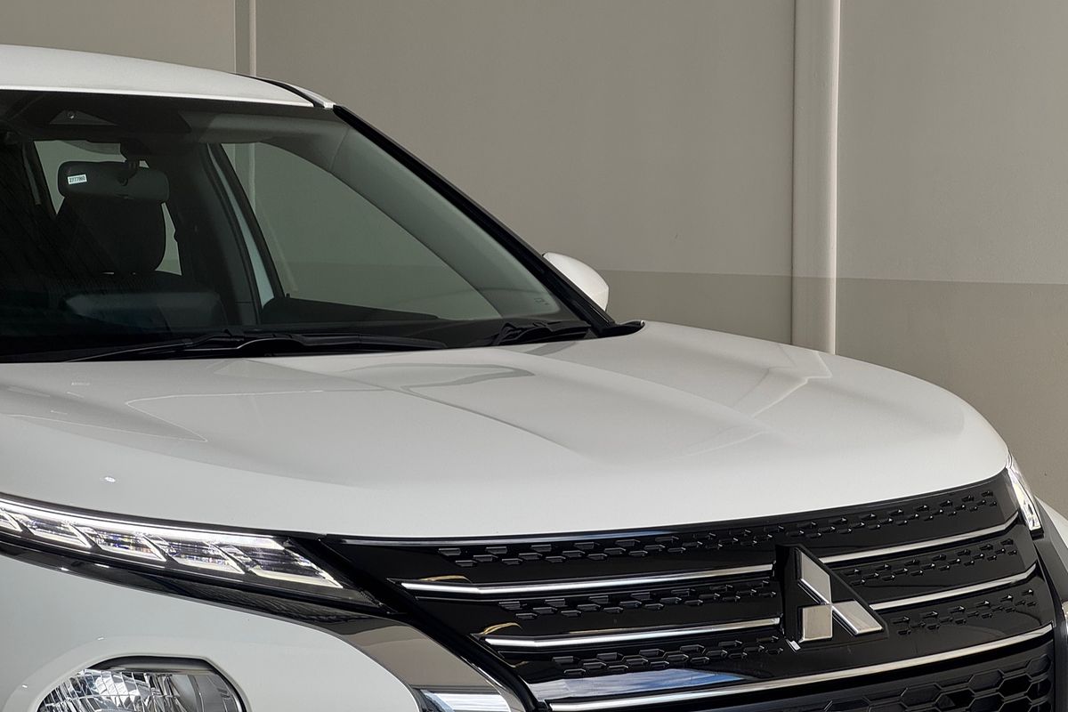 2022 Mitsubishi Outlander ES ZM