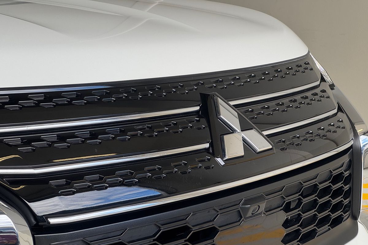 2022 Mitsubishi Outlander ES ZM
