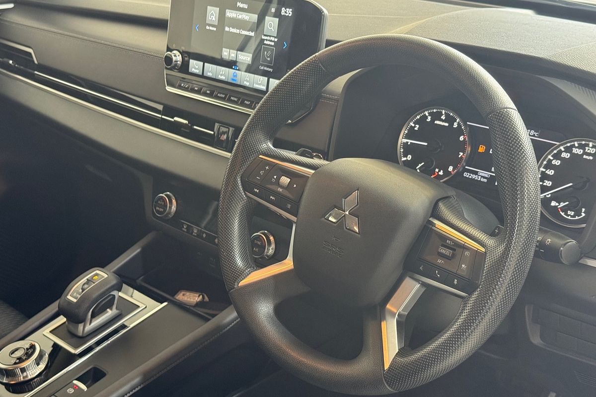2022 Mitsubishi Outlander ES ZM
