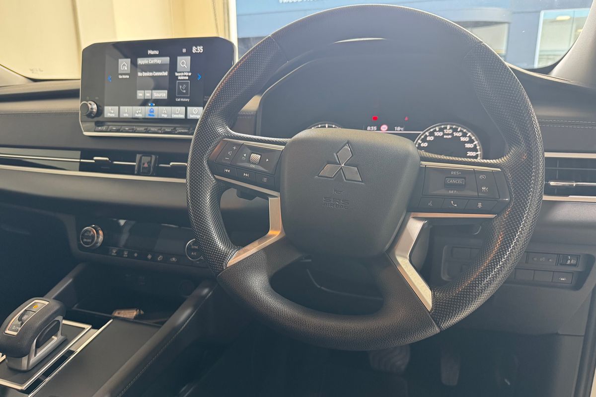 2022 Mitsubishi Outlander ES ZM